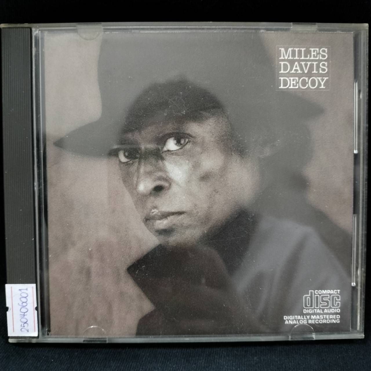 Miles Davis – Decoy / JAPAN / ปกในมีจุดเหลือง / แผ่นดี