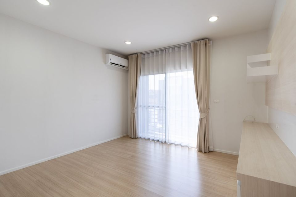 Baan Klang Muang Sukhumvit77