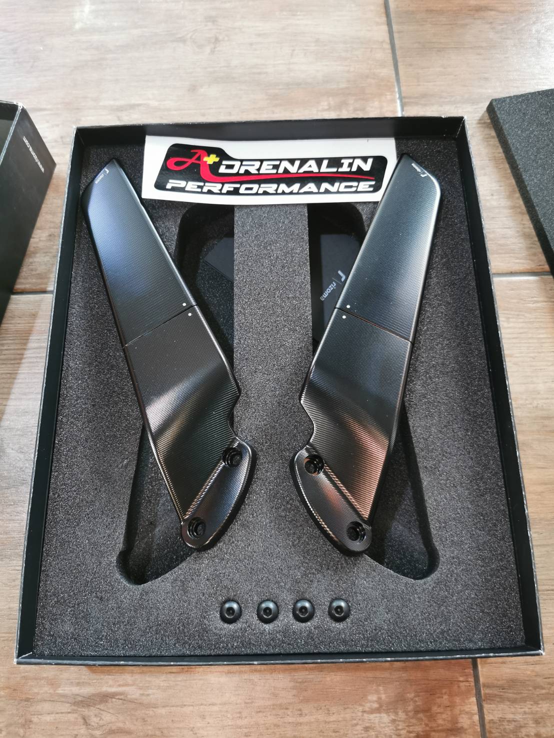 กระจกข้าง Rizoma รุ่น stealth ทำหน้าที่เป็นเหมือนสปอยเลอร์ สร้างแรงกด downforce สำหรับ CBR650R 2019+