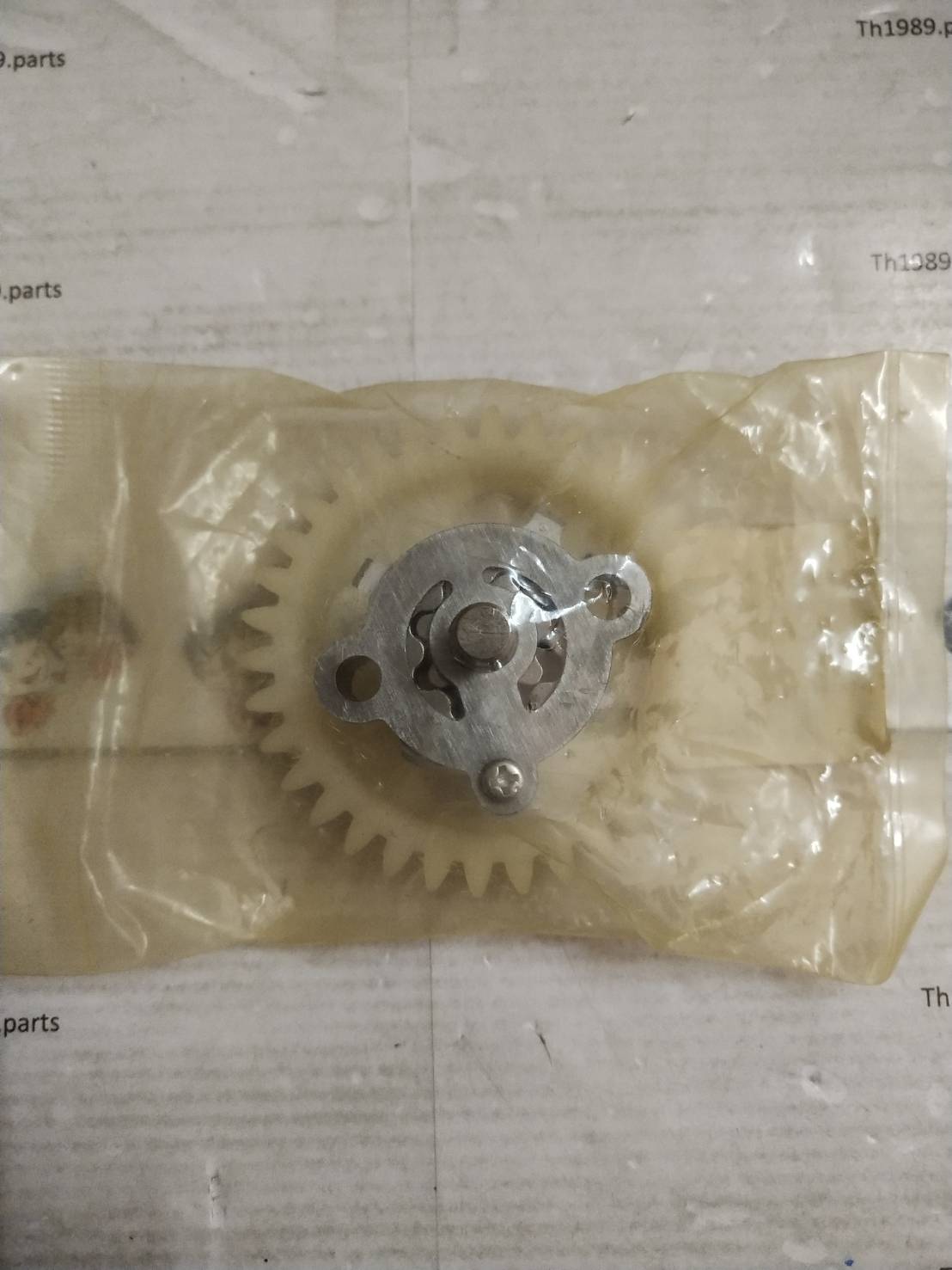 ชุดปั๊มน้ำมันหล่อลื่น สำหรับรุ่น NOUVO135 อะไหล่แท้ YAMAHA 5P0-E3300-00