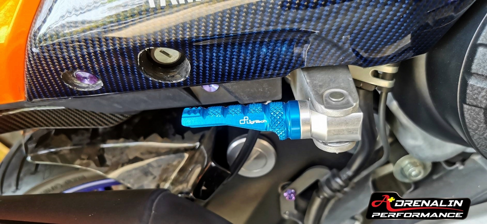 พักเท้าคนซ้อน พร้อมอแดปเตอร์ Lightech สำหรับ Tmax 530 560 2017+