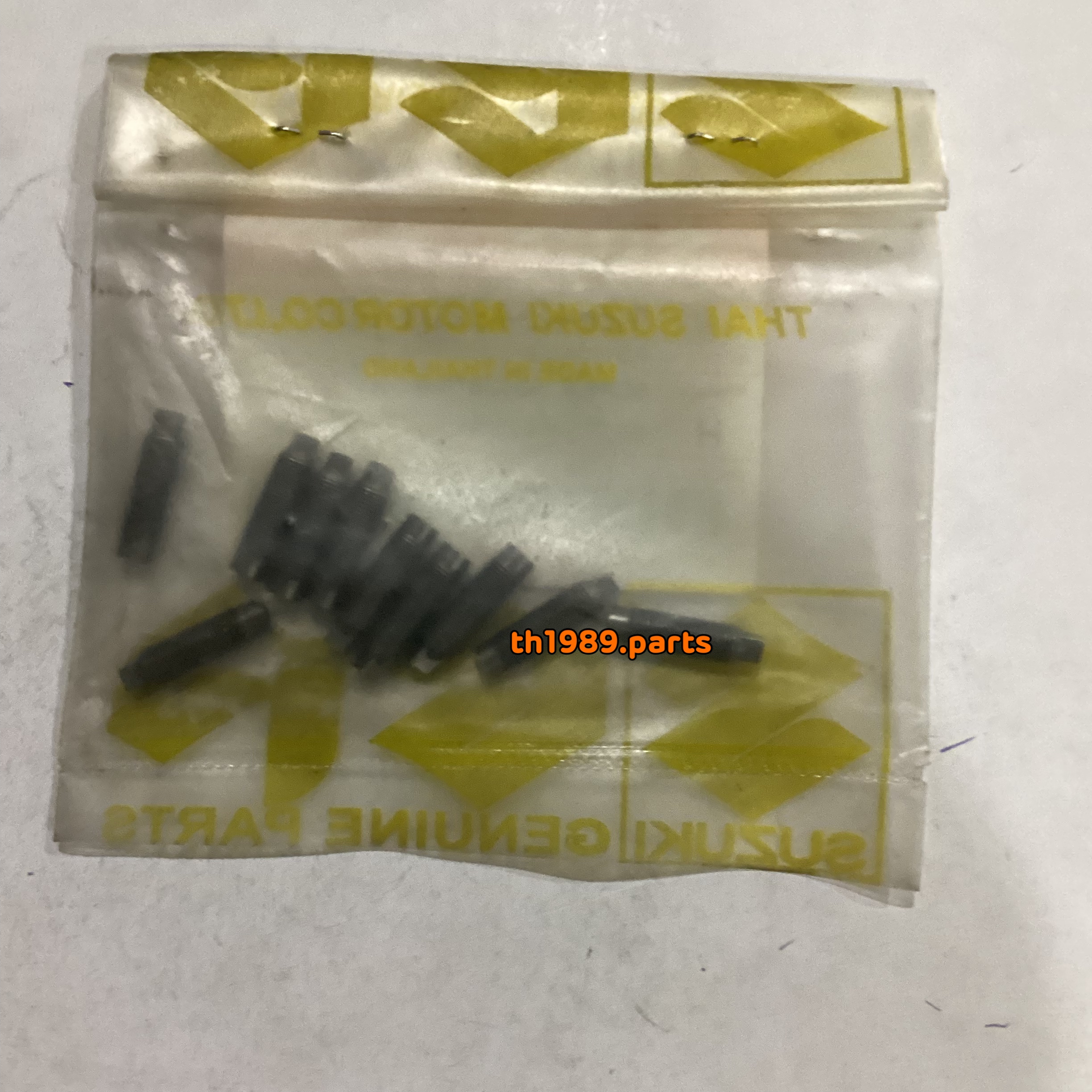 สกรูกระเดื่องวาล์ว (ตัวละ) รุ่นที่ใช้ Smash FD110XC-B สำหรับรุ่น อะไหล่แท้ SUZUKI 12842-49201-000