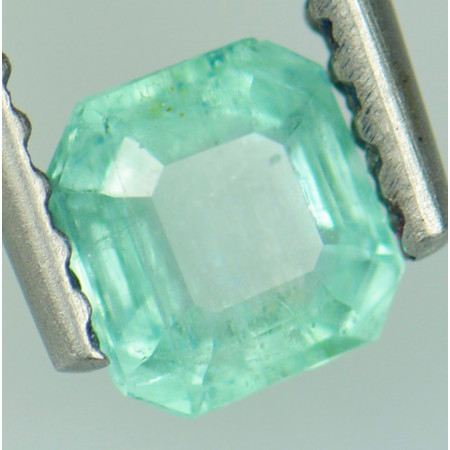 พลอยมรกตดิบ (Emerald) 0.40 กะรัต No oil