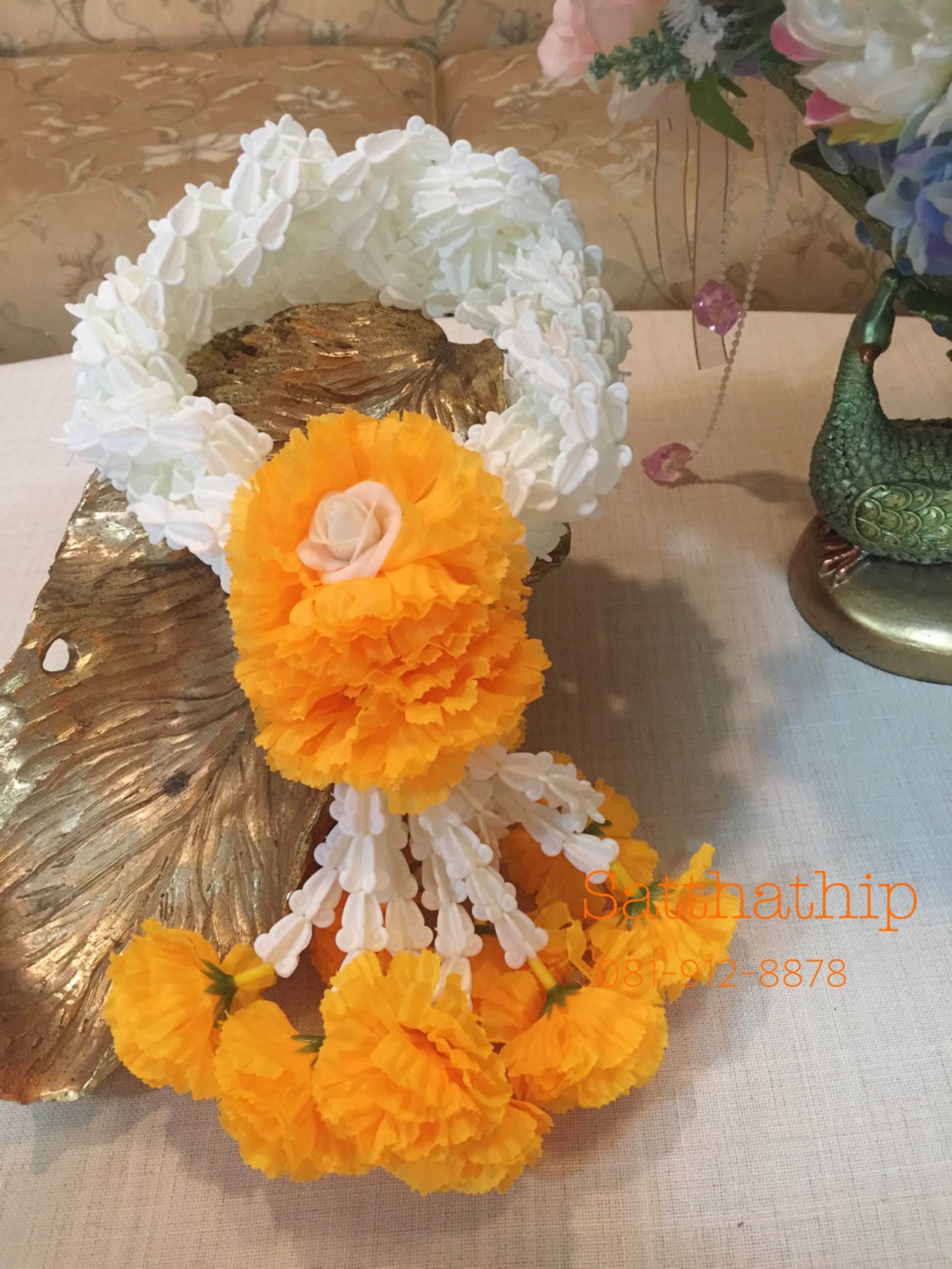 พวงมาลัยดอกรักพลาสติก