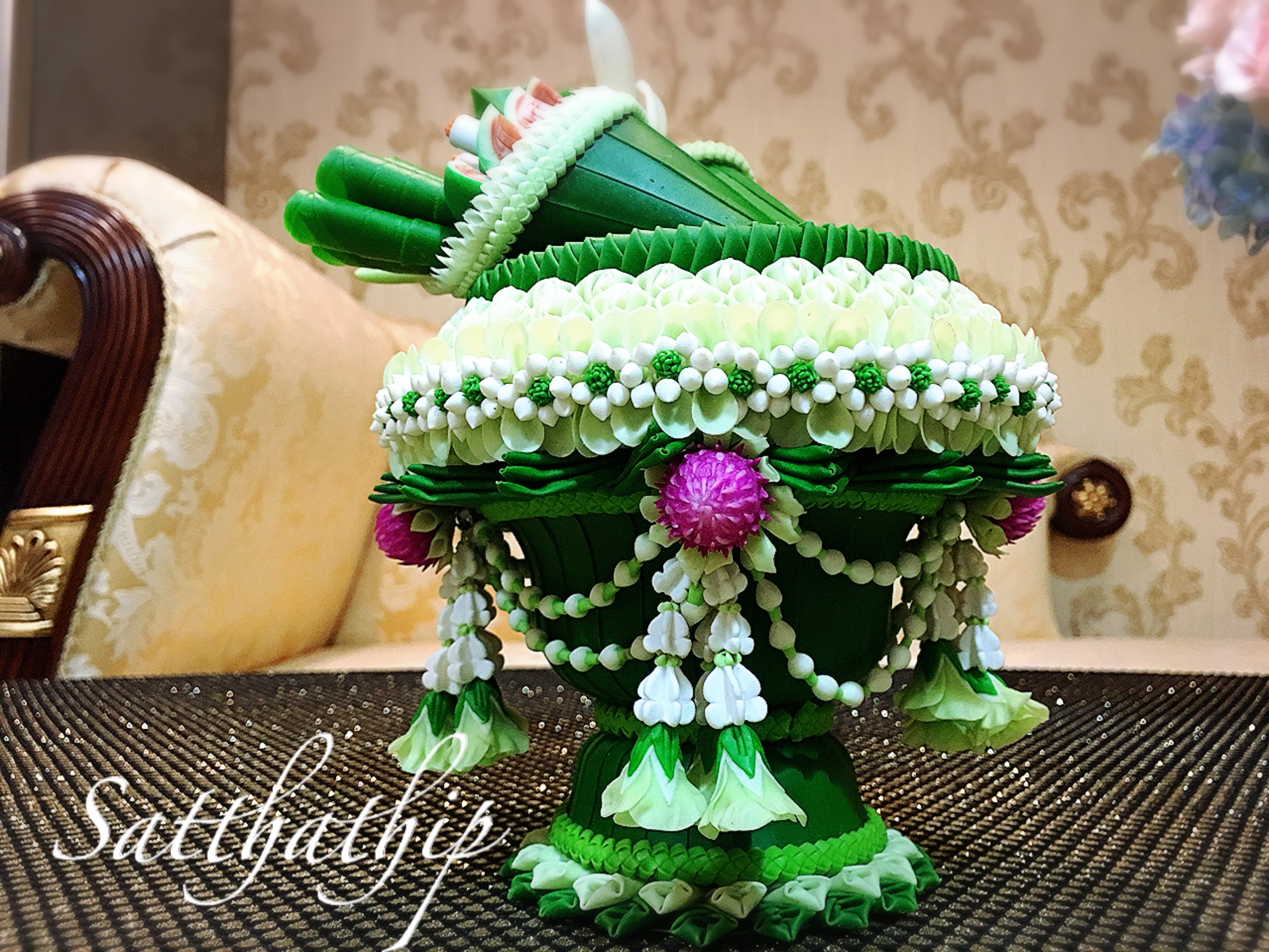 ชุดกรวยเชี่ยนหมากพลู บุหรี่ ดอกไม้ บนพาน ประดิษฐ์จากดิน - Betel