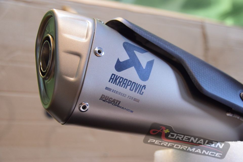 ท่อ Akrapovic full system สำหรับ Street fighter V4 (For Exhibition only)