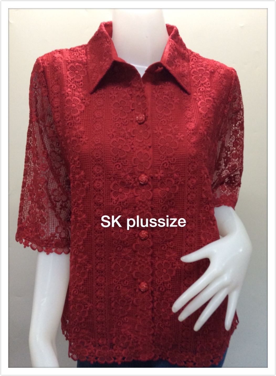 เสื้อเชิ้ตลูกไม้ สีแดง แขน 3 ส่วน รอบอก 38 นิ้ว