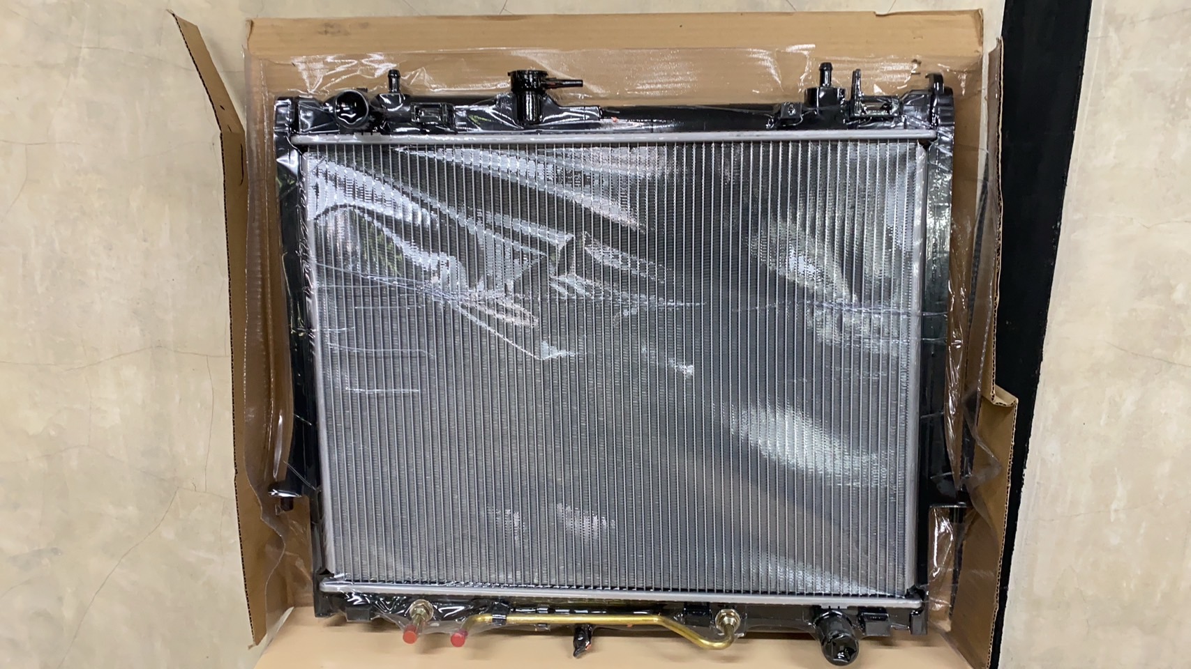หม้อน้ำ suzu D-Max 2012