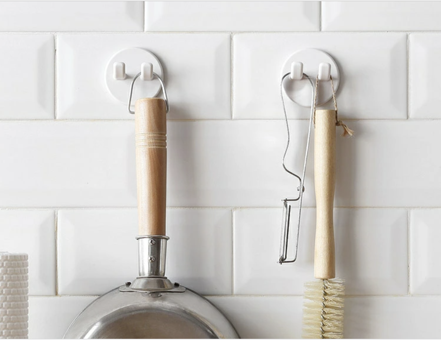 [2ชิ้น] ที่แขวนปลั๊ก ที่แขวนปลั๊กไฟ ที่แขวนปลั๊กติดผนัง ที่เก็บปลั๊กสายไฟติดผนัง ที่แขวนเก็บของ ตะขอแขวนอเนกประสงค์ ประหยัดพื้นที่