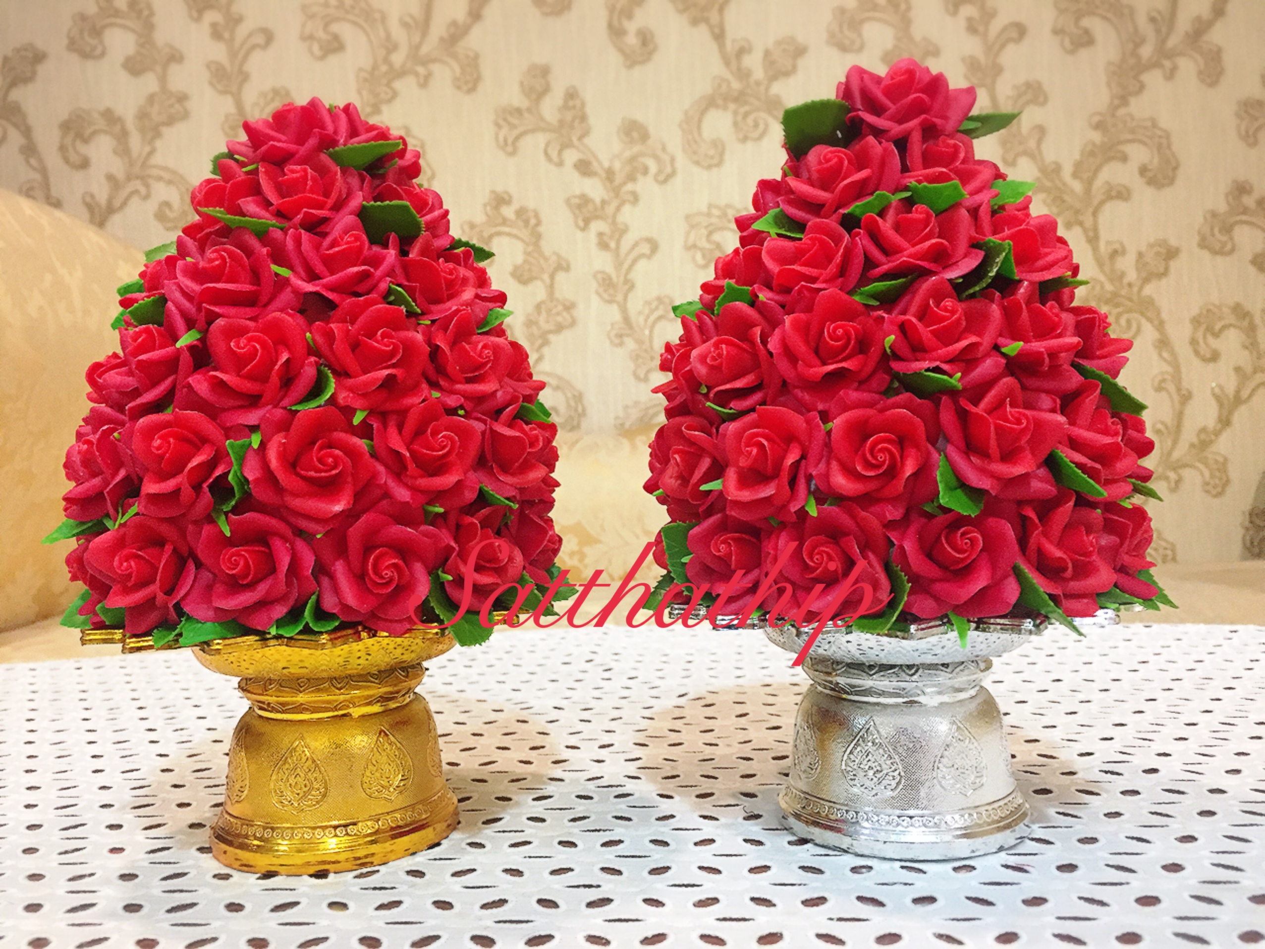 พานพุ่มดอกกุหลาบ ประดิษฐ์จากดิน [4.5 นิ้ว 1,500 บาท/คู่]