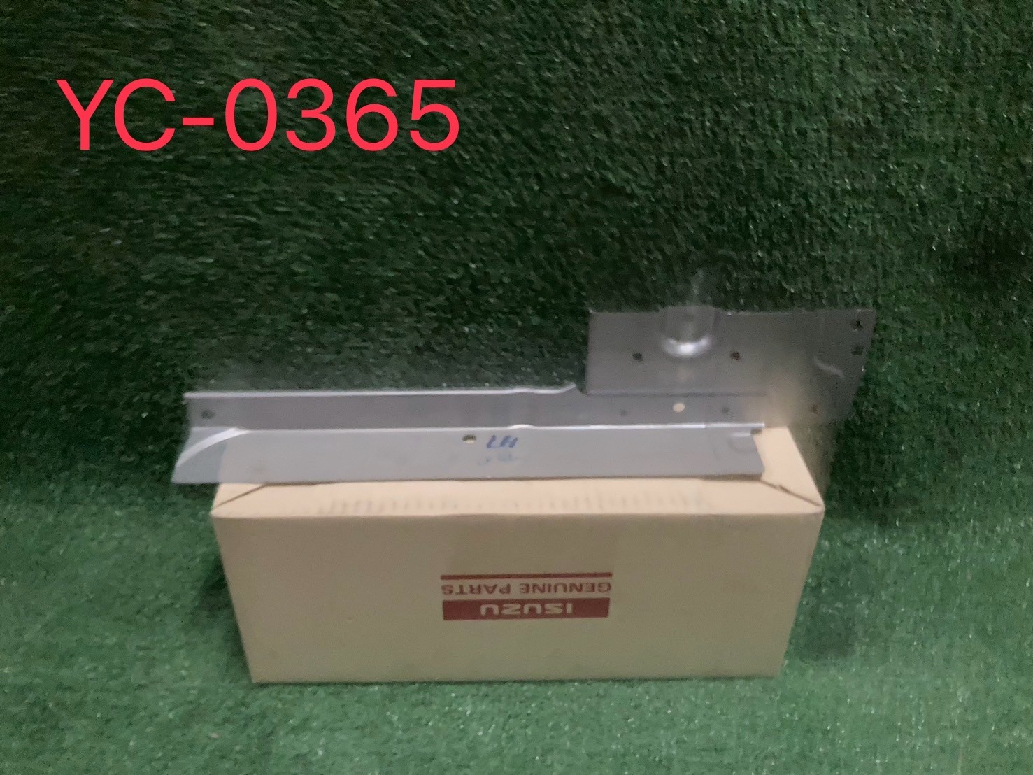 เหล็กเบ้าไฟท้าย Isuzuz D-Max แท้ศูนย์