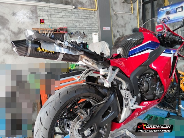 ท่อ Arrow รุ่น Indy race สลิปออน สำหรับ CBR600 2021+ (For Exhibition only)