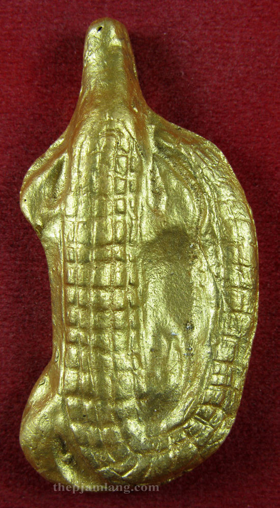 จรเข้อาคม(1) พระอาจารย์สุนทร วัดท่าเจริญ สุพรรณบุรี (ขนาด 2.5x5.5 cm) (เนื้อดินเผา ทาทอง)