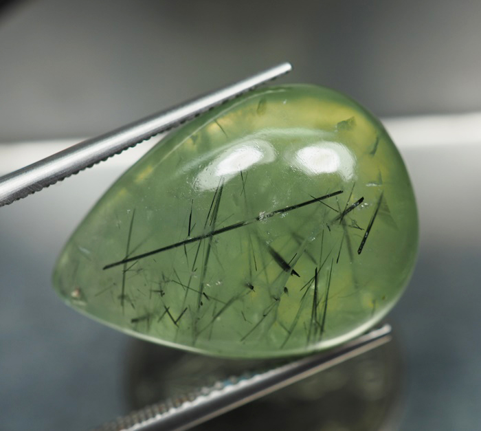 พรีไนท์ (Prehnite) 20.80 กะรัต