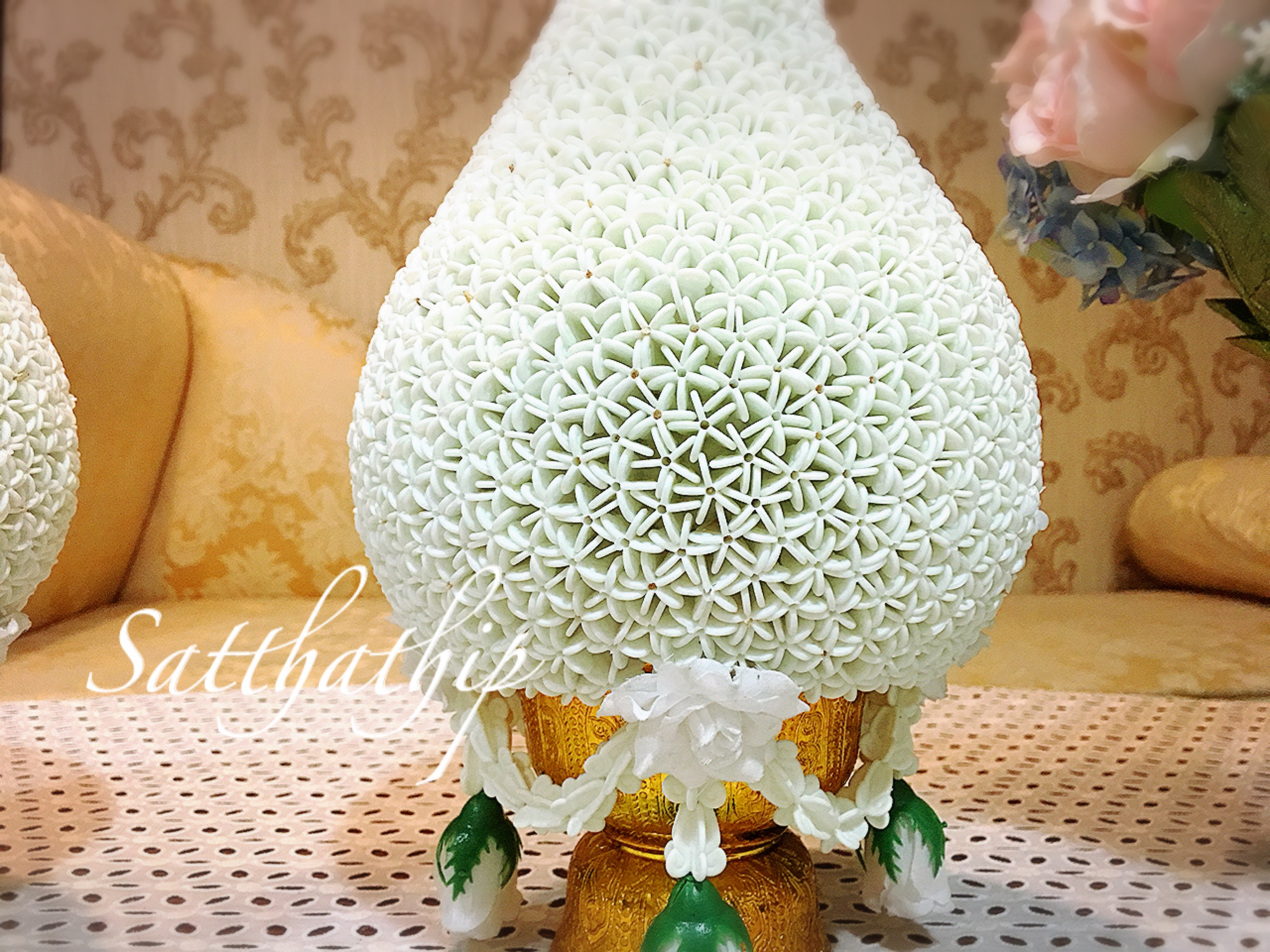 พานพุ่ม - พานพุ่มสักการะ - พานพุ่มดอกรัก - พานพุ่มดอกรักประดิษฐ์ (พลาสติก) - พานพุ่มสีขาว - Panpum