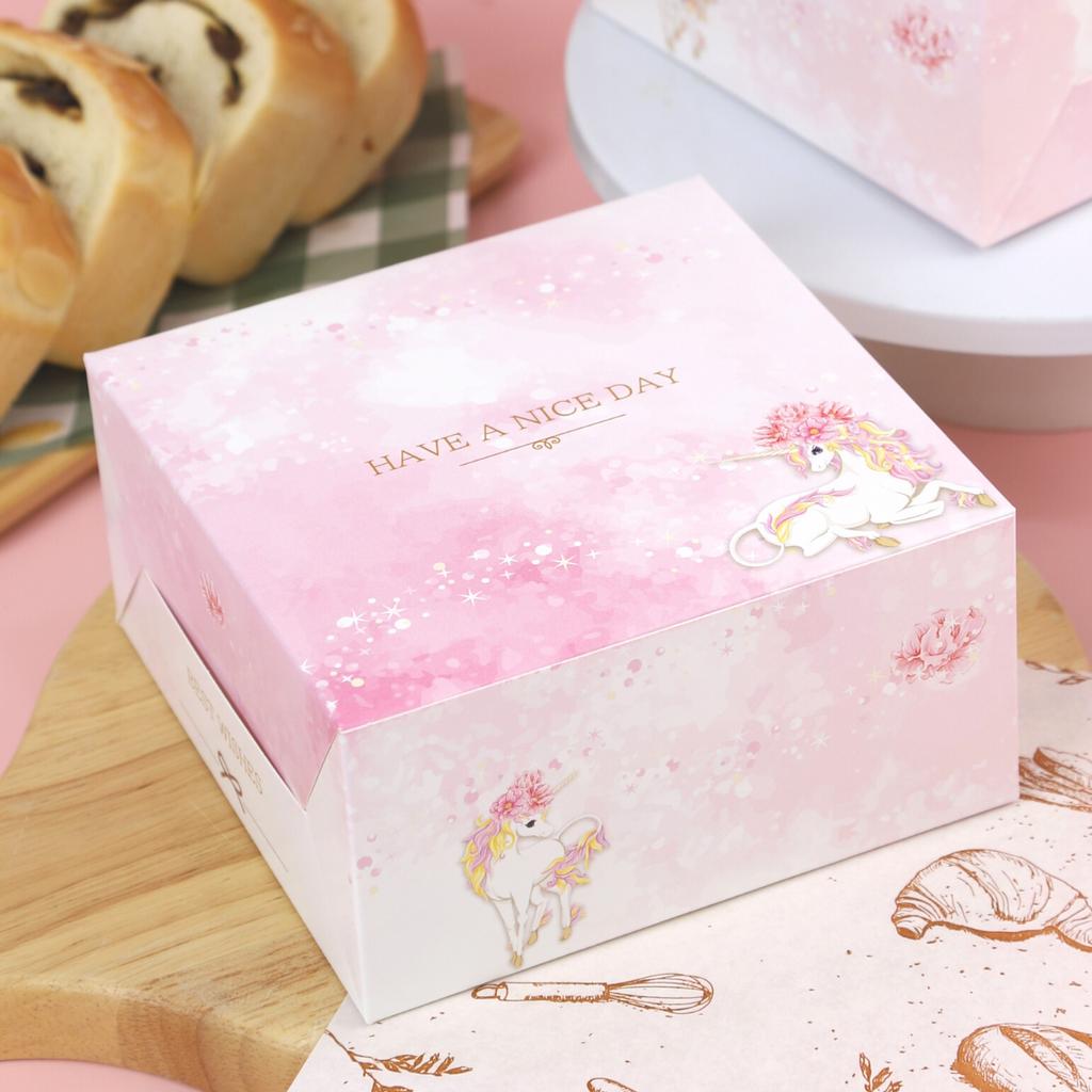 กล่อง Snack Box เล็ก ลาย Pink Star Unicorn ห่อ 20 ใบขนาด กว้าง12.7 x ยาว12.7 x สูง6.5 ซม. (09-9026)