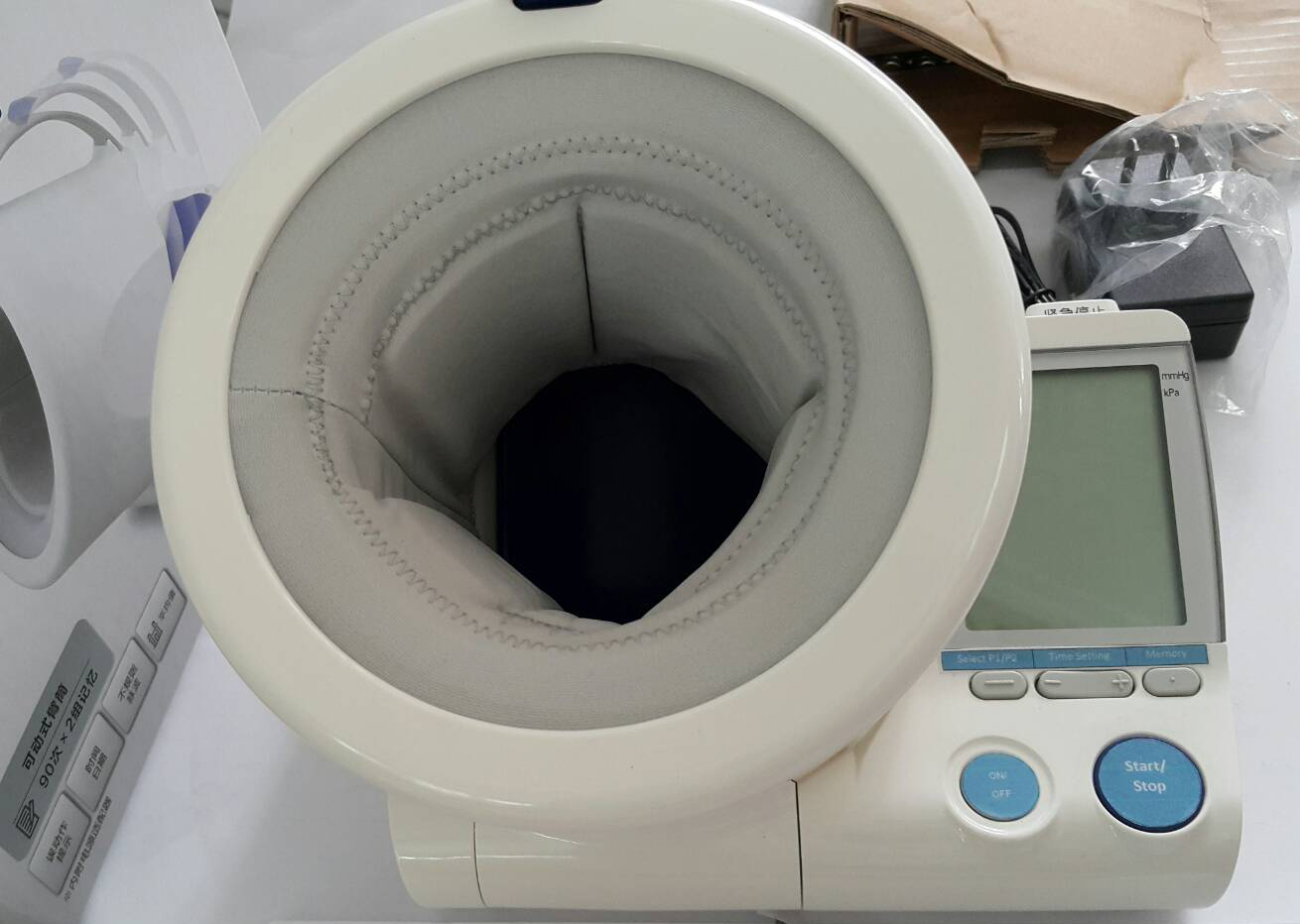 เครื่องวัดความดันโลหิตแบบสอดแขน Omron รุ่น HEM-1000