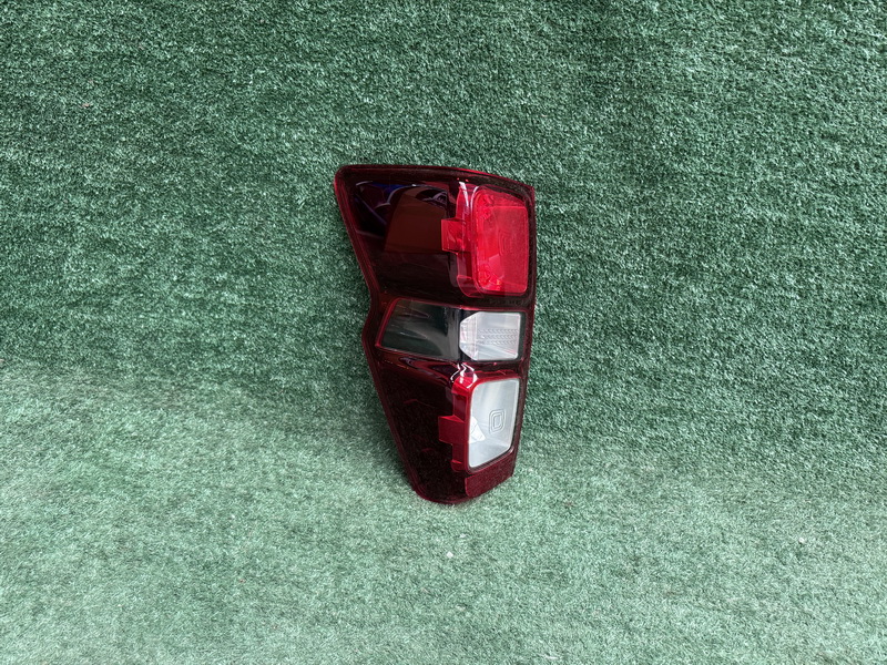 ไฟท้าย L ใหม่ แท้ Isuzu D-max 2020-2023