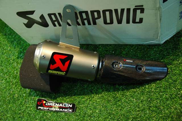 ท่อ Akrapovic Slip-On GP titanium สำหรับ GSX-R1000 2017+ (For Exhibition only)