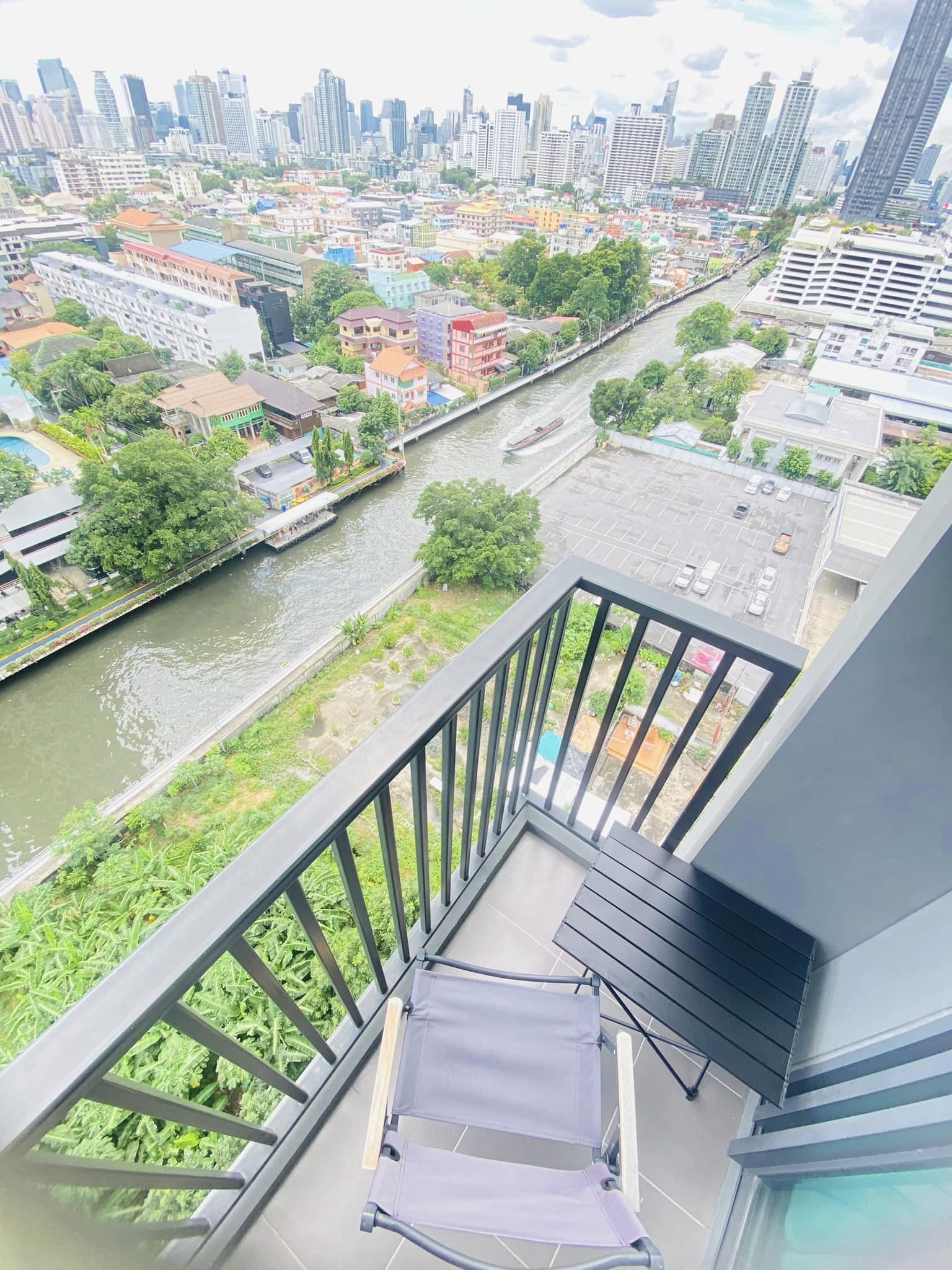 The Base Phetchaburi-Thonglor