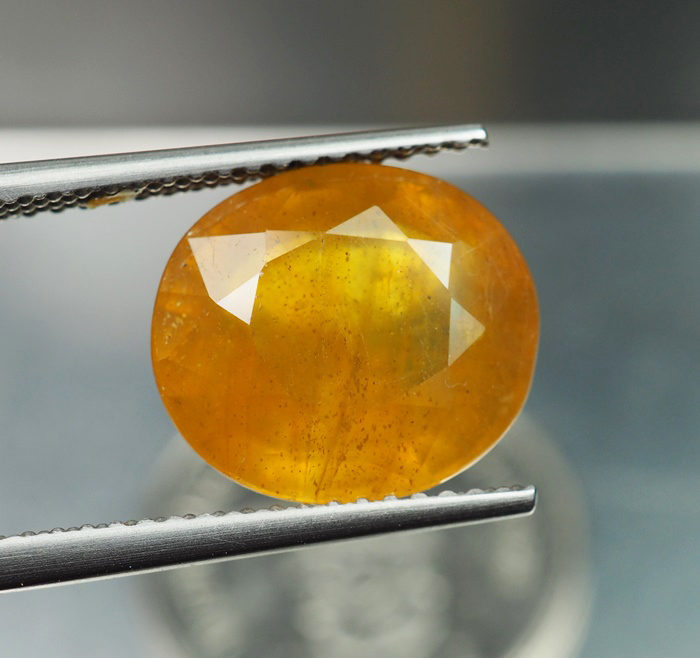 บุษราคัมอัฟริกาสีเหลืองส้ม (Sapphire) 7.50 กะรัต