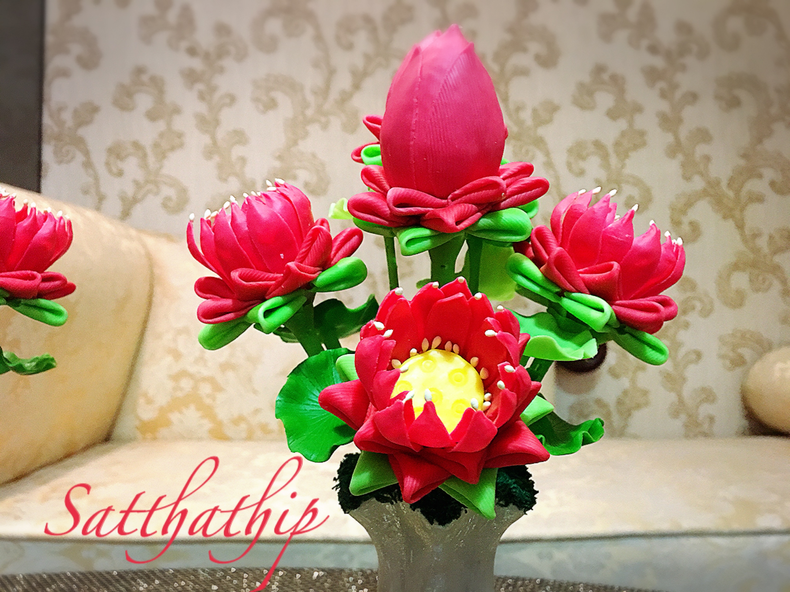 แจกันดอกบัว - ดอกบัวประดิษฐ์ - แจกันดอกบัวพับสีแดง (ข้างละ 5 ดอก) - แจกันดอกบัวประดิษฐ์ - Lotus Flower