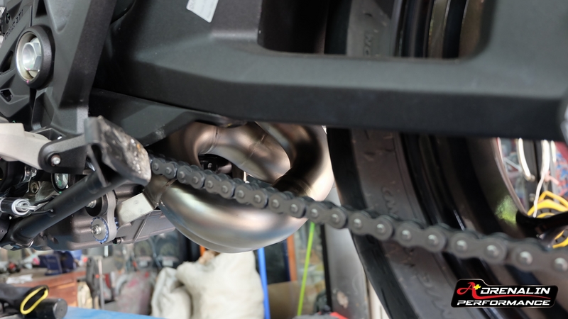 ท่อคู่ Racing termignoni สำหรับ Monster 937 ducati performance ท่อดำปากคาร์บอน พร้อมคอกลาง แทนที่แคต (For Exhibition only)