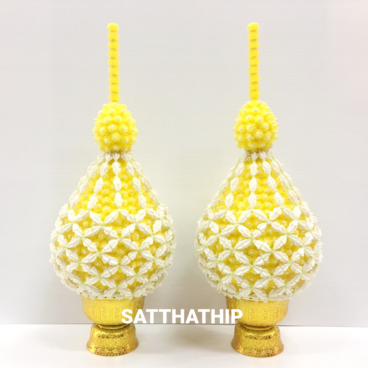 พานพุ่มดอกบานไม่รู้โรย คลุมตาข่ายดอกรักประดิษฐ์ [6 นิ้ว/ 3,000บาท/คู่]