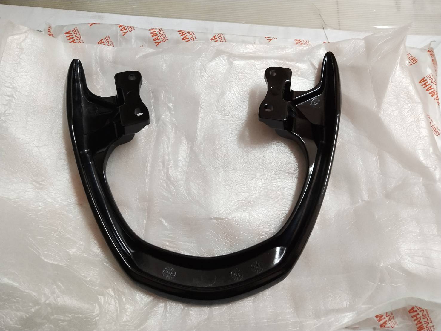 เหล็กกันตกสีดำ สำหรับรุ่น MIO Z อะไหล่แท้ YAMAHA 5VV-F4773-10-P5