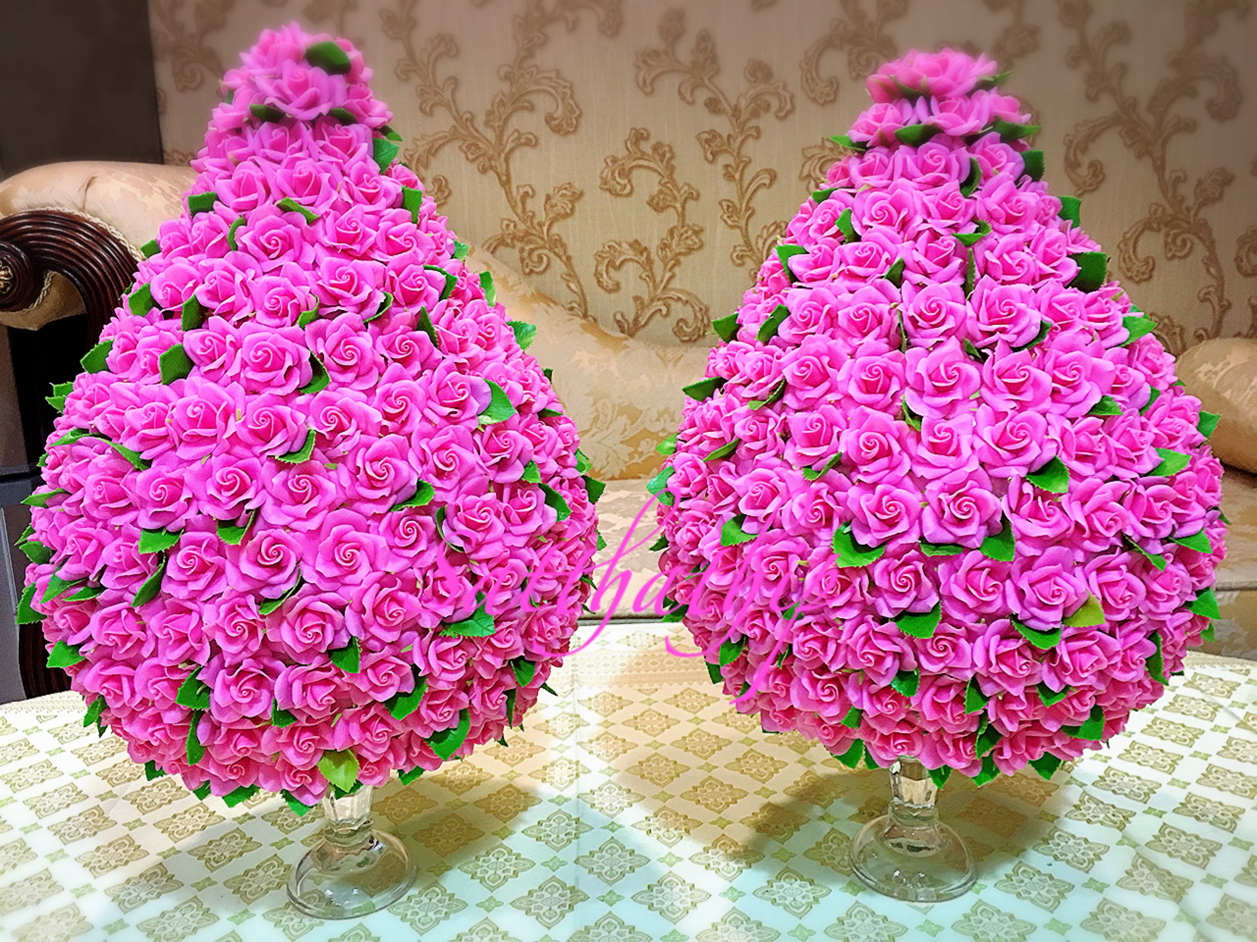 พานพุ่มดอกกุหลาบ ประดิษฐ์จากดิน [11 นิ้ว 12,600 บาท/คู่]