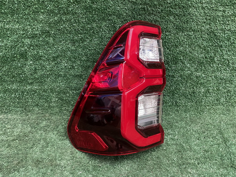 ไฟท้าย L LED ทั้งชุด Toyota Revo 2020-2023