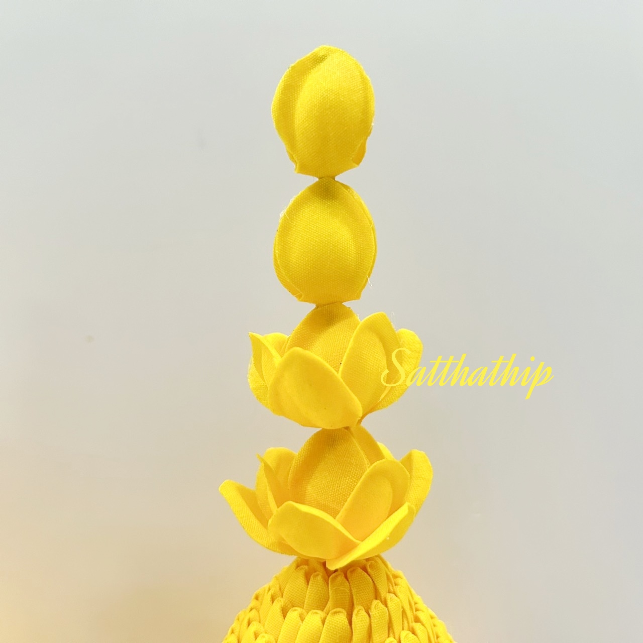 พานพุ่ม-พานพุ่มผ้าสีเหลือง - พานพุ่มสีเหลือง - พานพุ่มสักการะสีเหลือง