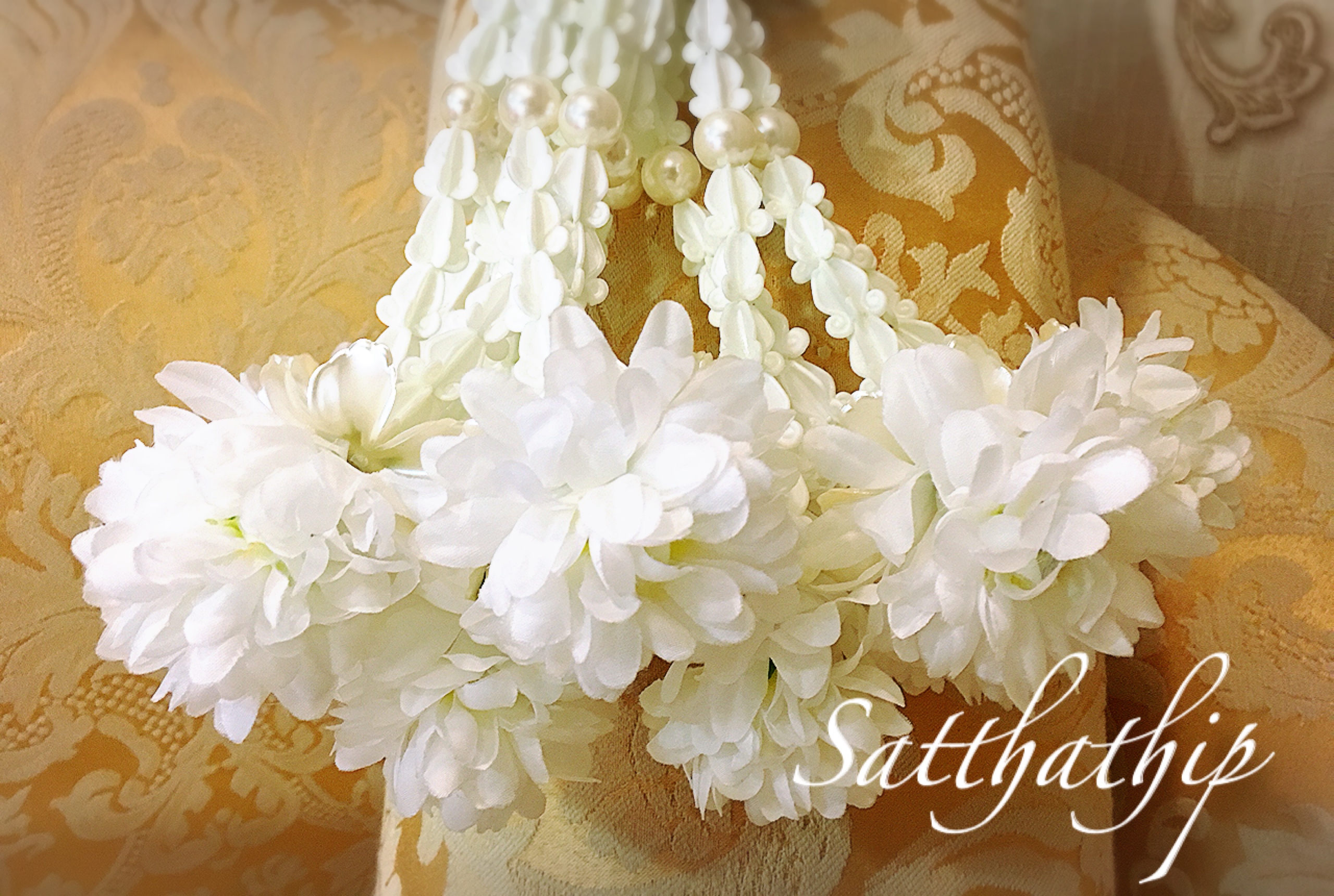 พวงมาลัยผ้า - พวงมาลัยดอกคาเนชั่น ประดิษฐ์ - พวงมาลัยถวายศาลพระภูมิ - Fabric garland