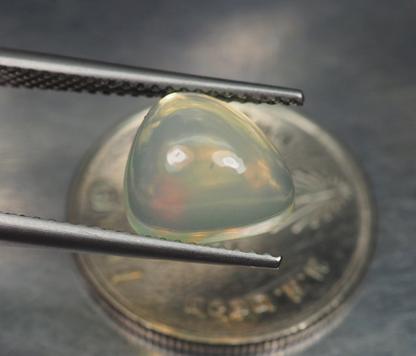 โอปอลหลากสี (Opal) 2.10 กะรัต