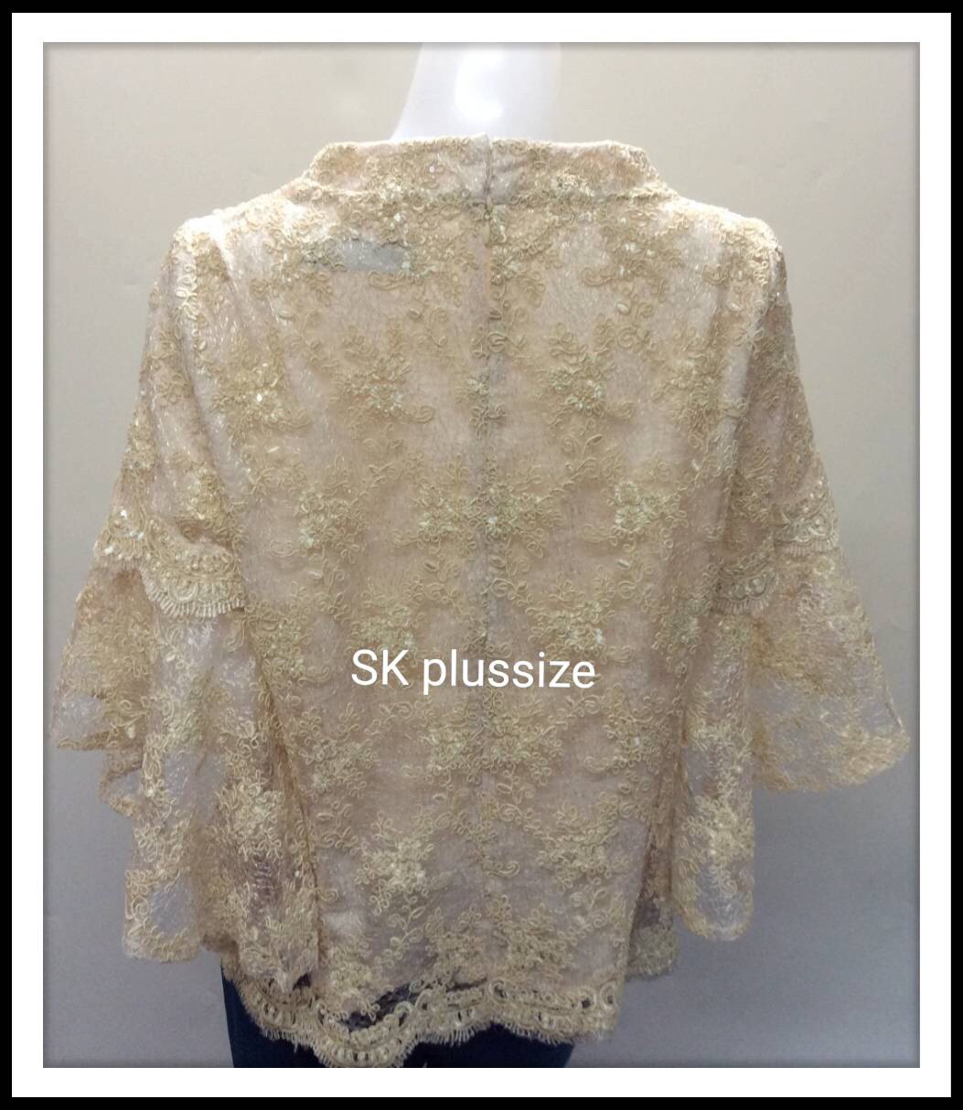 เสื้อลูกไม้ใยบวบ สีเหลืองอ่อน แขนบาน รอบอก 38-40 นิ้ว