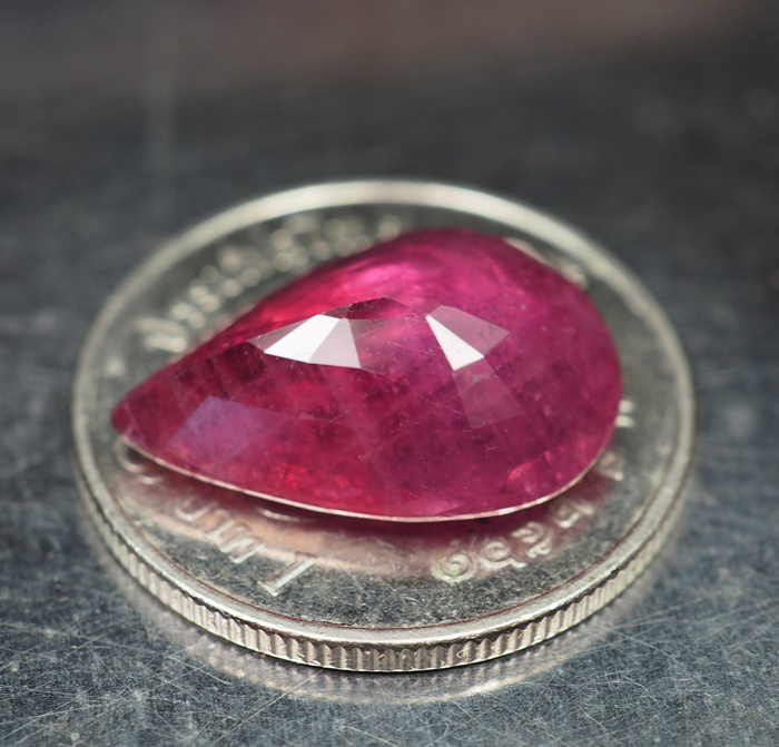 พลอยทับทิม (Ruby) 8.20 กะรัตสีชมพูอมม่วง