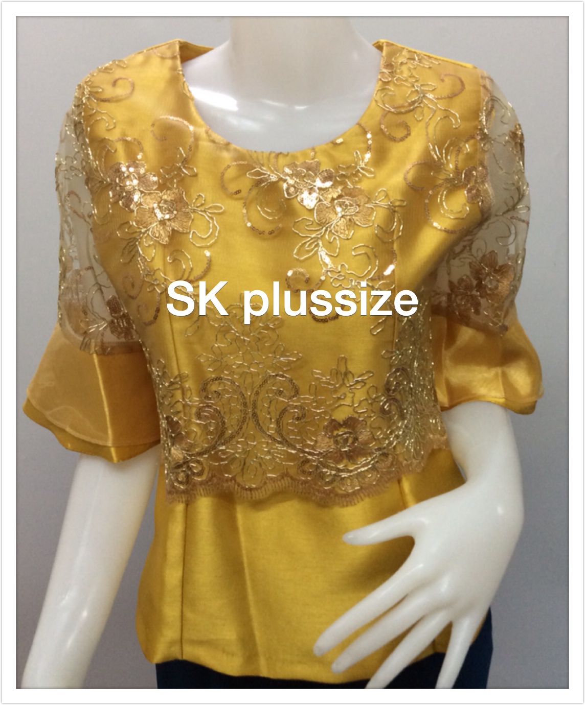 เสื้อผ้าไหม แต่งผ้าเลื่อม สีเหลืองทอง รอบอก 36 นิ้ว