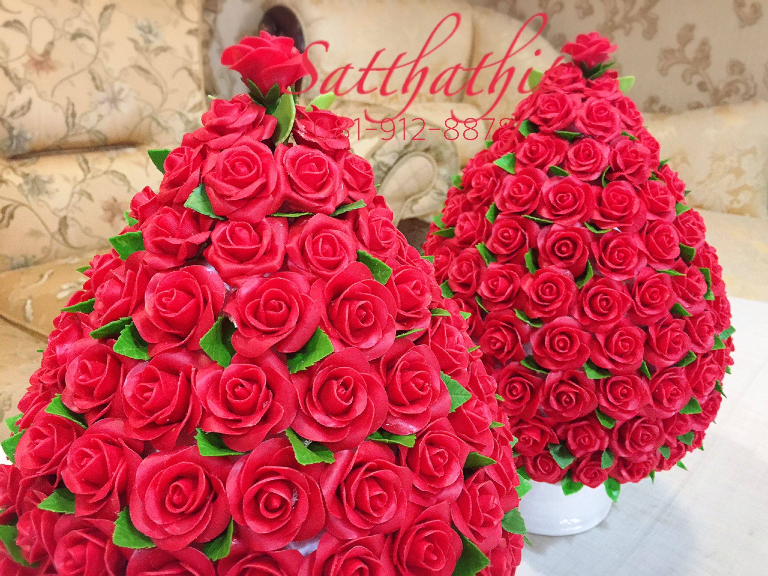 พานพุ่มดอกกุหลาบ ประดิษฐ์จากดิน [9 นิ้ว 7,600 บาท/คู่]