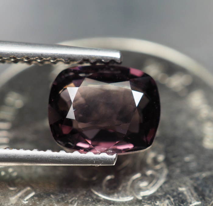 พลอยสปิเนล (Purple Spinel ) 1.20 กะรัตสีม่วงเข้ม