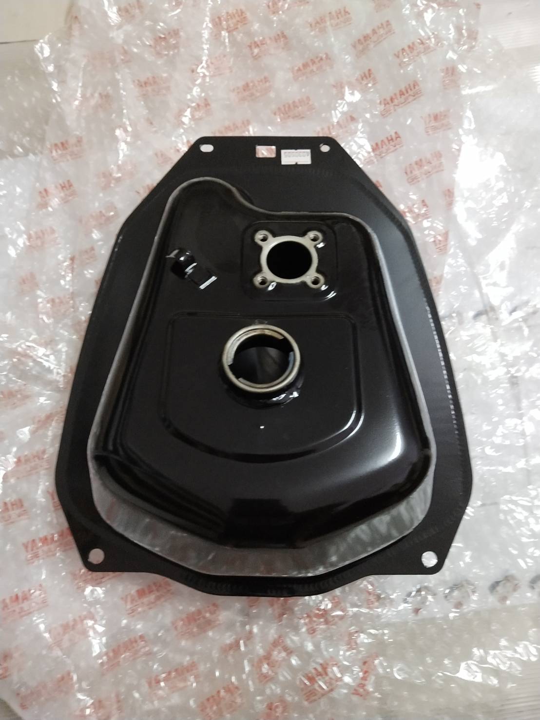 ถังน้ำมัน สีดำ สำหรับรุ่น NOUVO MX อะไหล่แท้ YAMAHA 1P7-F4110-00