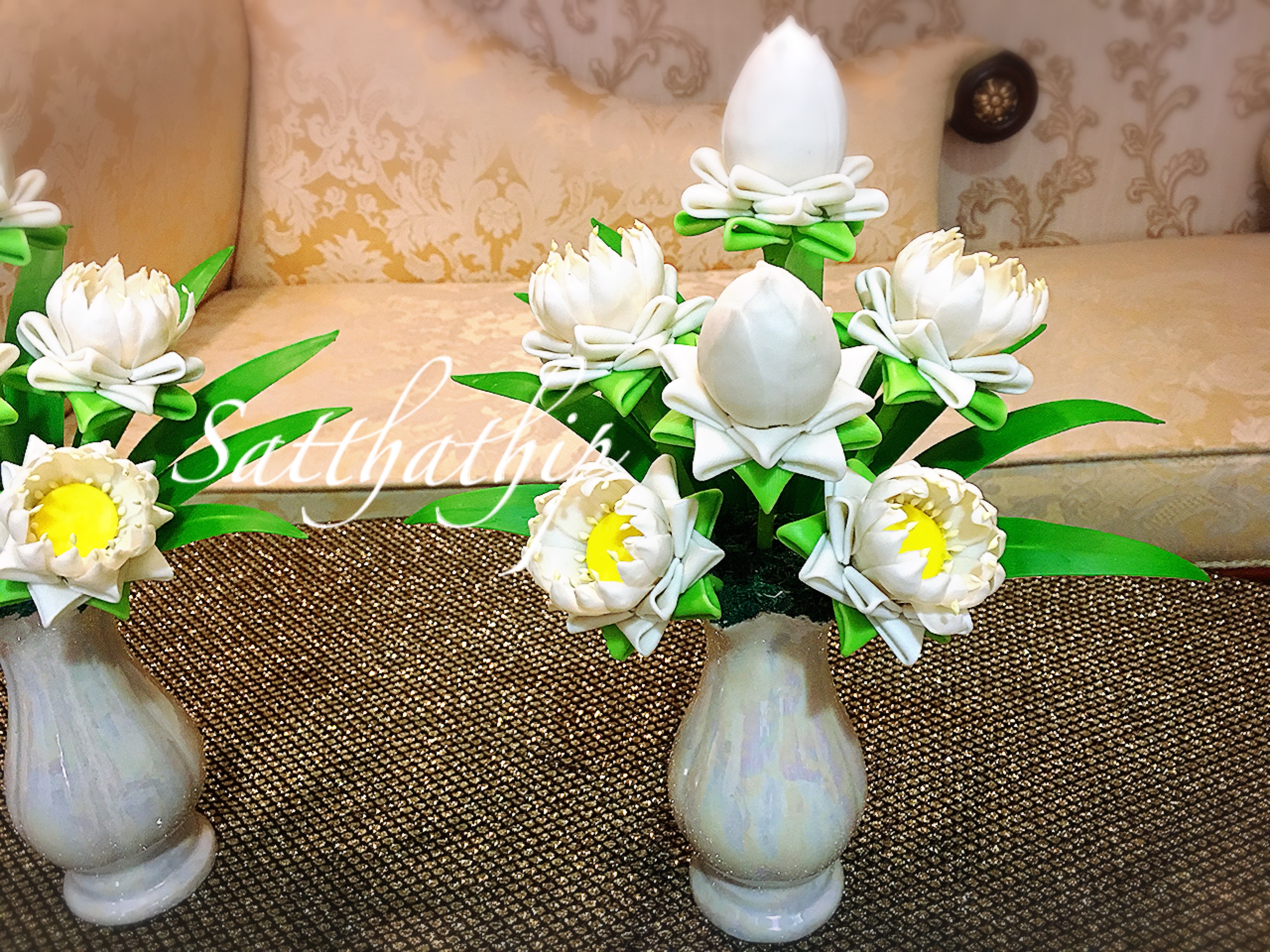 แจกันดอกบัว - ดอกบัวประดิษฐ์ - แจกันดอกบัวพับสีขาว (ข้างละ 6 ดอก) ประดิษฐ์จากดิน - แจกันดอกบัวประดิษฐ์ - Lotus Flower