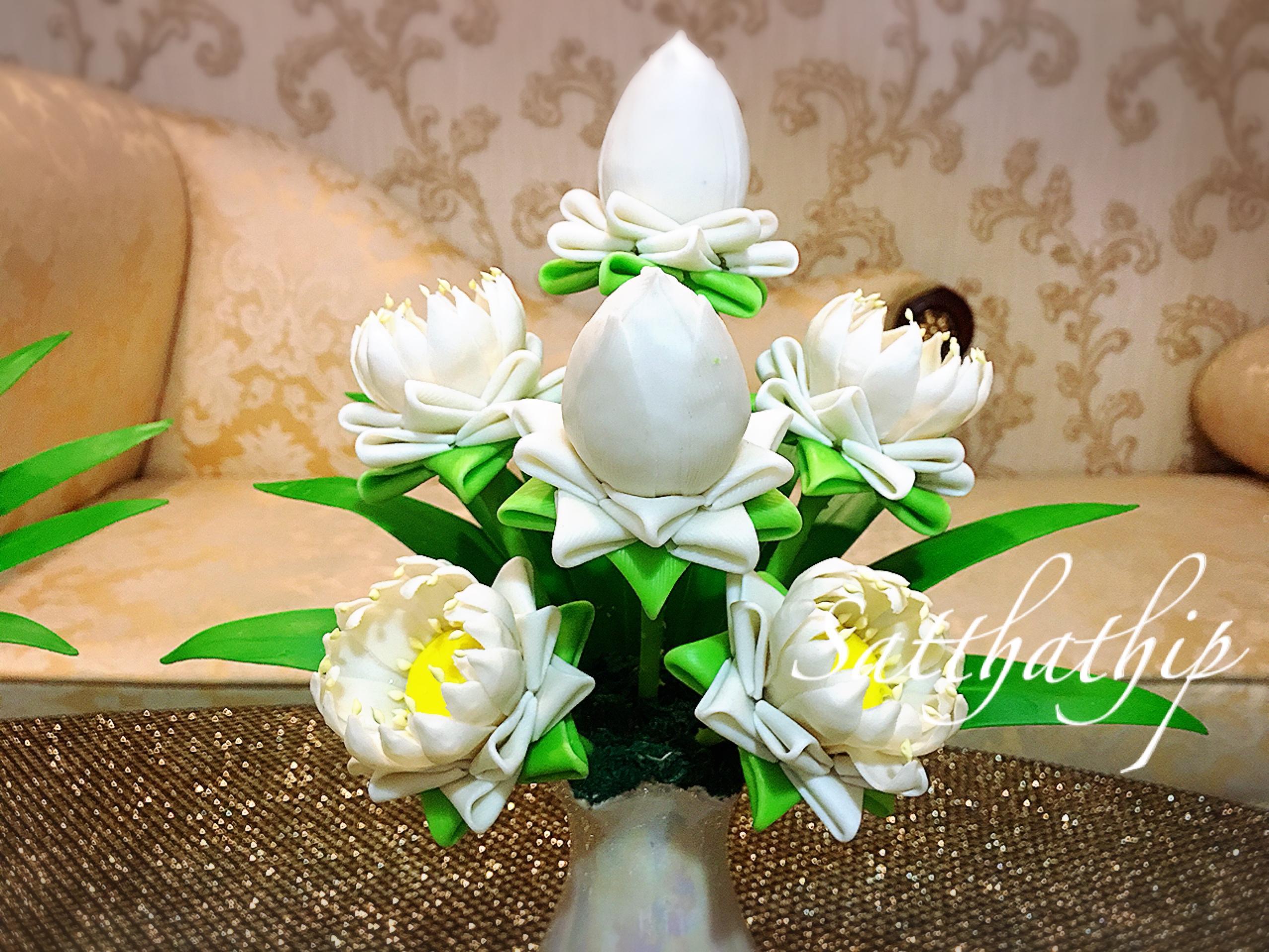 แจกันดอกบัว - ดอกบัวประดิษฐ์ - แจกันดอกบัวพับสีขาว (ข้างละ 6 ดอก) ประดิษฐ์จากดิน - แจกันดอกบัวประดิษฐ์ - Lotus Flower