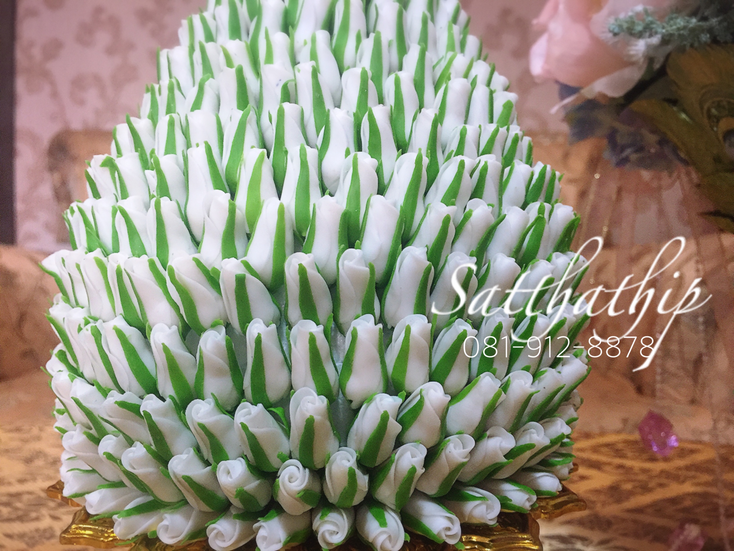 พานพุ่มดอกกุหลาบ ประดิษฐ์จากดิน [ุ6.5 นิ้ว 2,800 บาท/คู่]