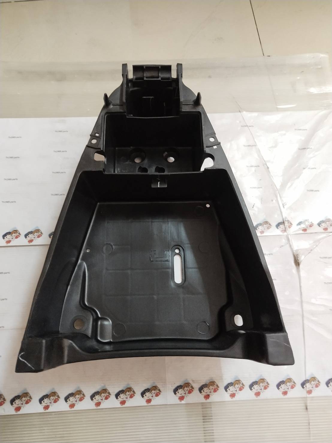 กล่องเก็บของ สำหรับรุ่น FINO , MIO ไฟล่าง อะไหล่แท้ YAMAHA 4D0-F473R-00