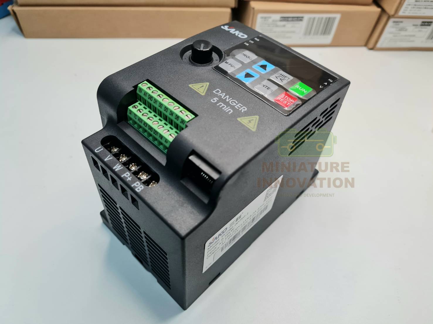 Ski780 Mini Vfd อินเวอร์เตอร์แปลงความถี่ตัวแปลงสําหรับมอเตอร์ 220V/380V 0.75/1.5/2.2Kw SAKO SKI780 220V To 3 เฟส 220V MINI VFDอินเวอร์เตอร์ ตัวแปรความถี่ สำหรับมอเตอร์ ควบคุม ความเร็ว