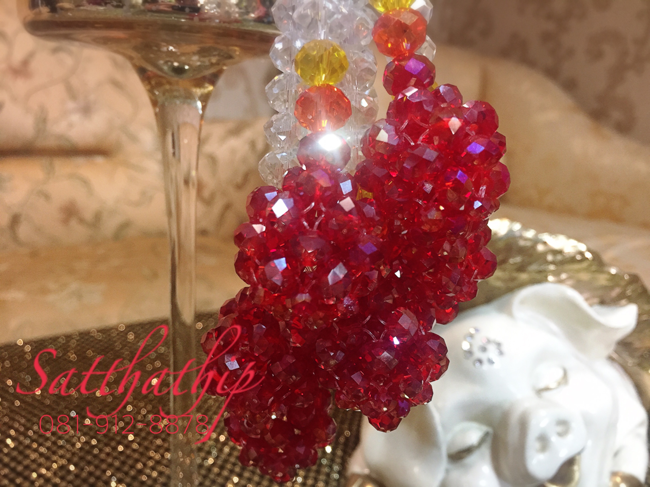 พวงมาลัยคริสตัล สีโทนแดง - Crystal Garland