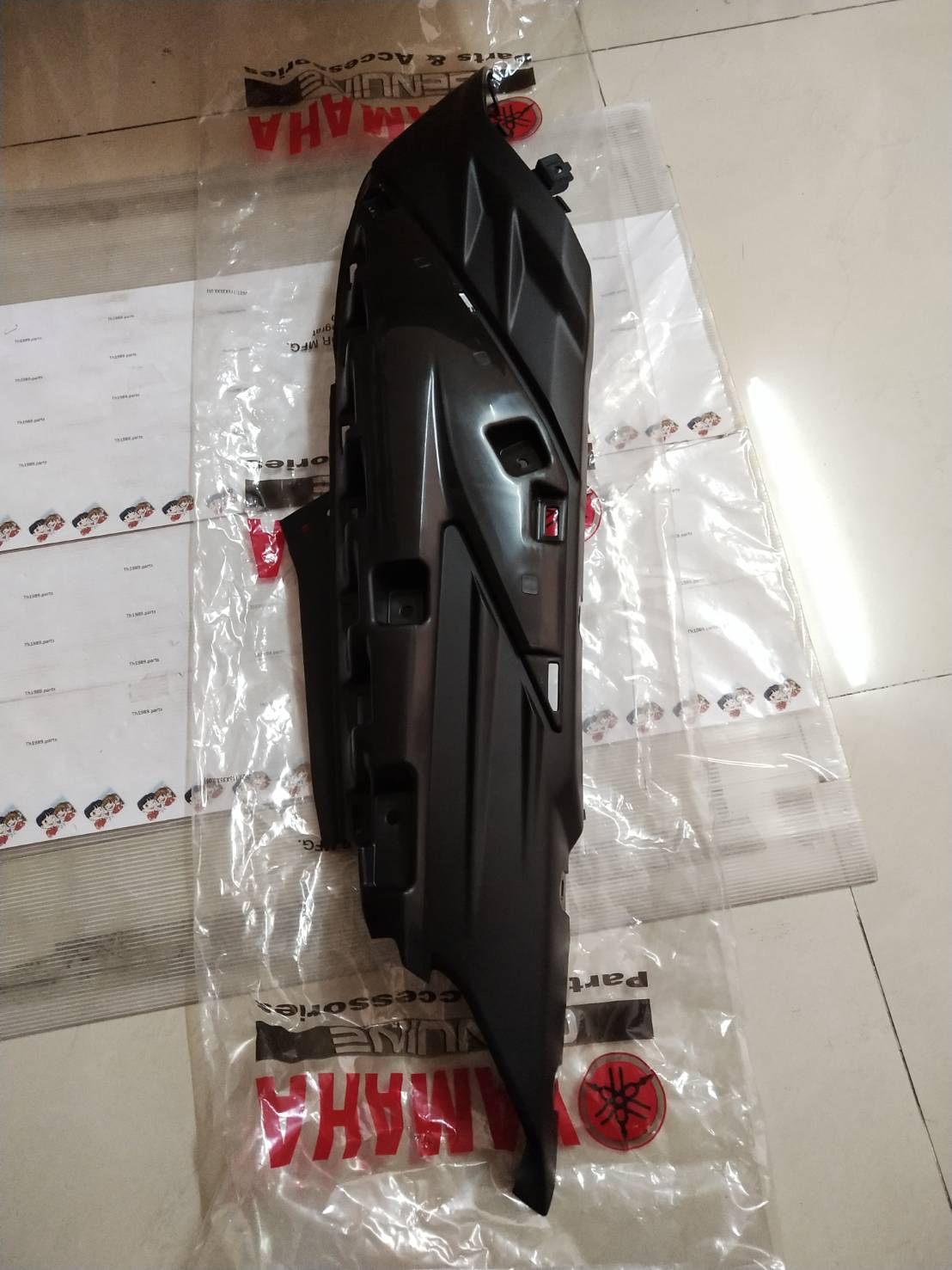 ฝาข้างขวาตัวใน R สำหรับรุ่น GT125 อะไหล่แท้ YAMAHA 2SX-F1741-00