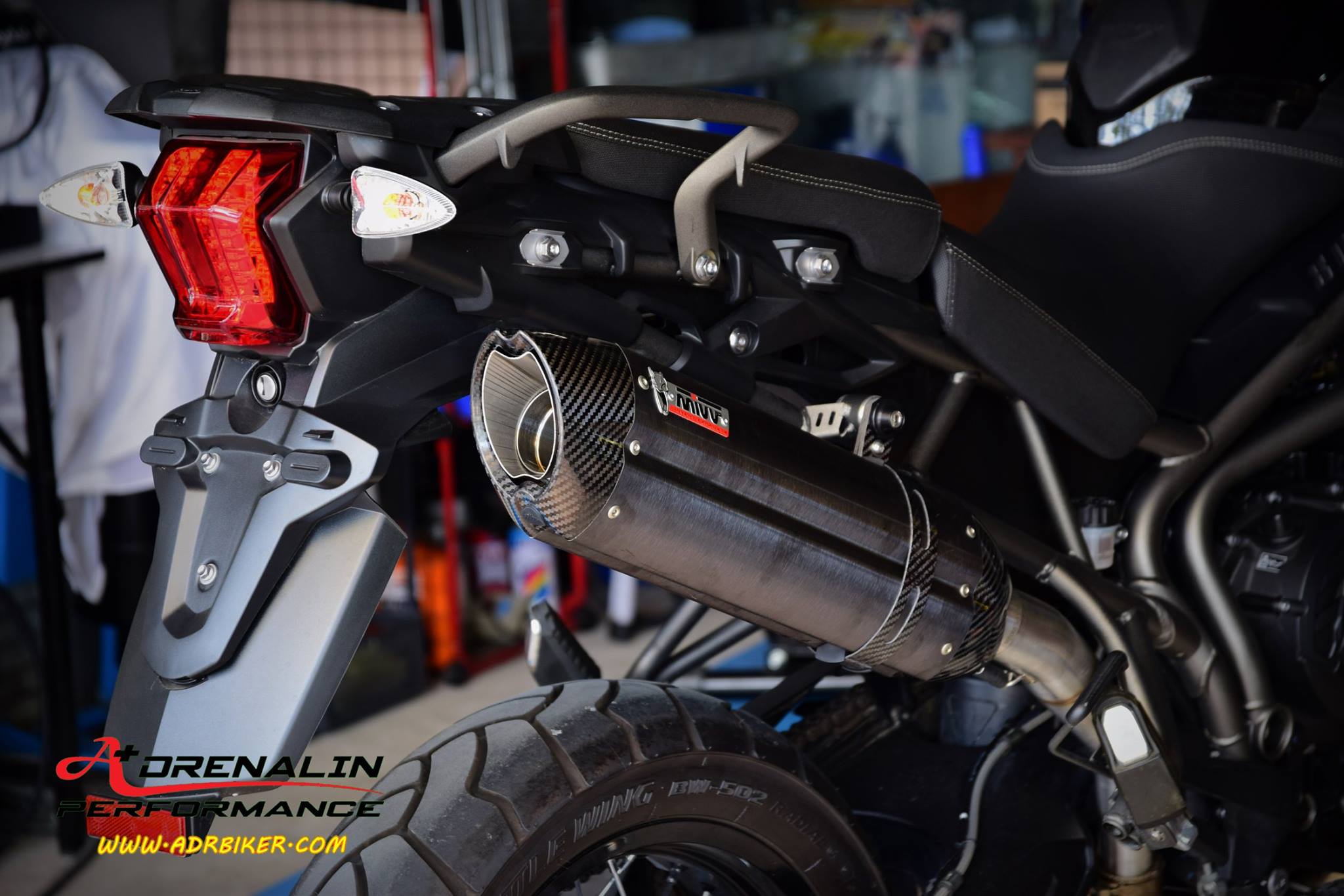 ท่อ MIVV Suono Black Steel Slip-on สำหรับ Triumph Tiger800/800XC (For Exhibition only)