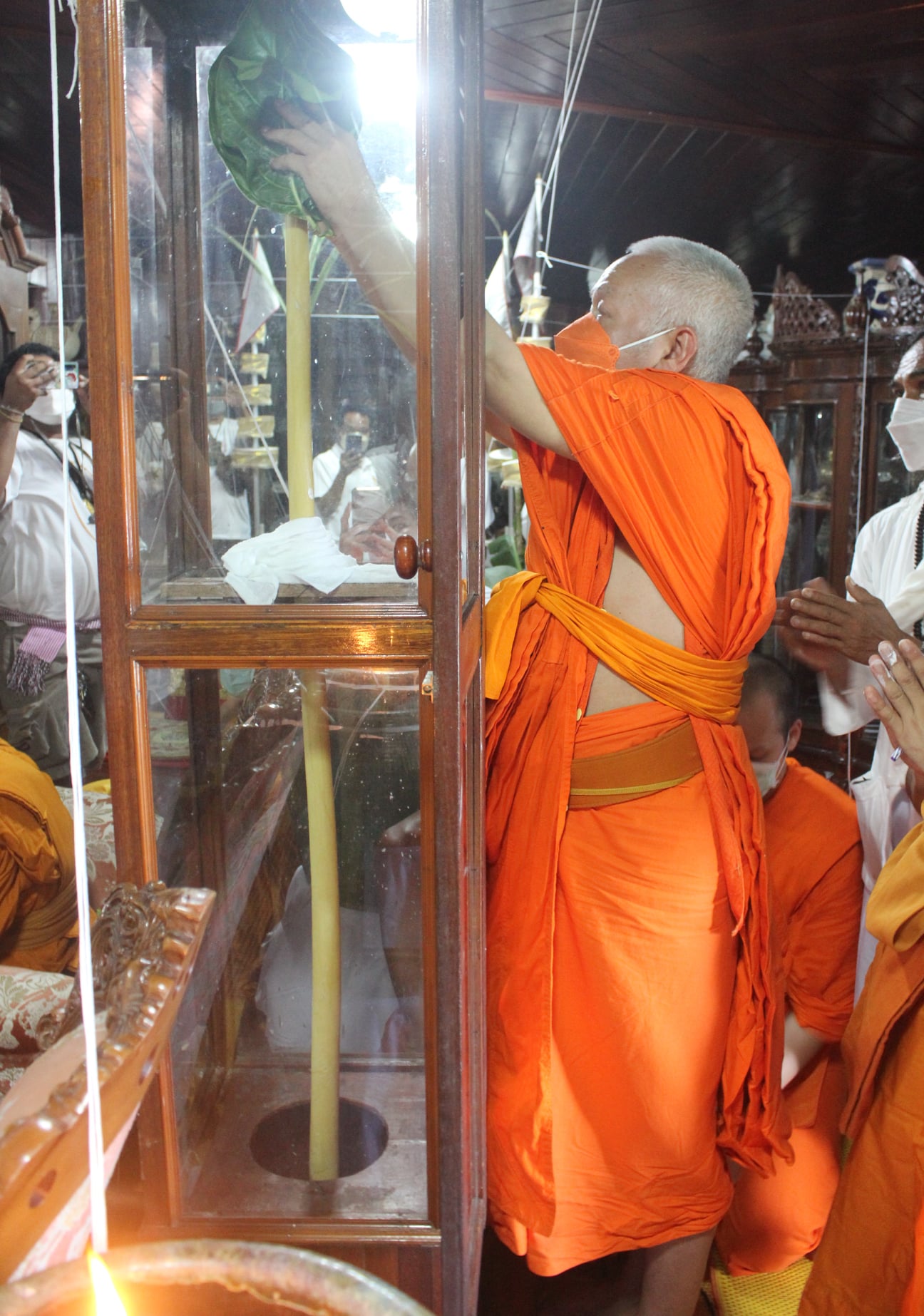 เหรียญพระพรหมปฐมกัปป์(1) พระอาจารย์คลังแสง วัดเขากุฏิ สงขลา เนื้อทองขาว องค์ชุบทอง ลงยาเขียว ปี 2565