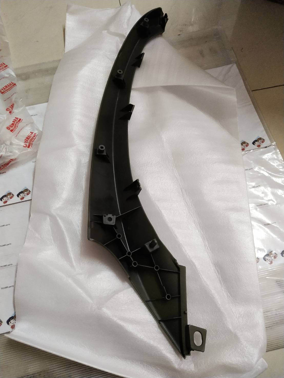 ฝาคอนโซลข้างขวาสีเขียวฟีโน่หัวฉีด FINO FI 115cc. FINO115i อะไหล่แท้ YAMAHA 1YC-F837D-00-PD